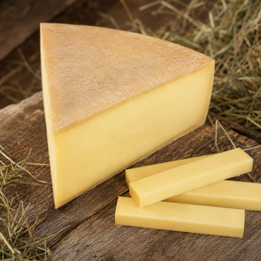 Tiroler Bio Bergkäse aus Bio-Heumilch, mindestens drei Monate gereift und mild-aromatisch
